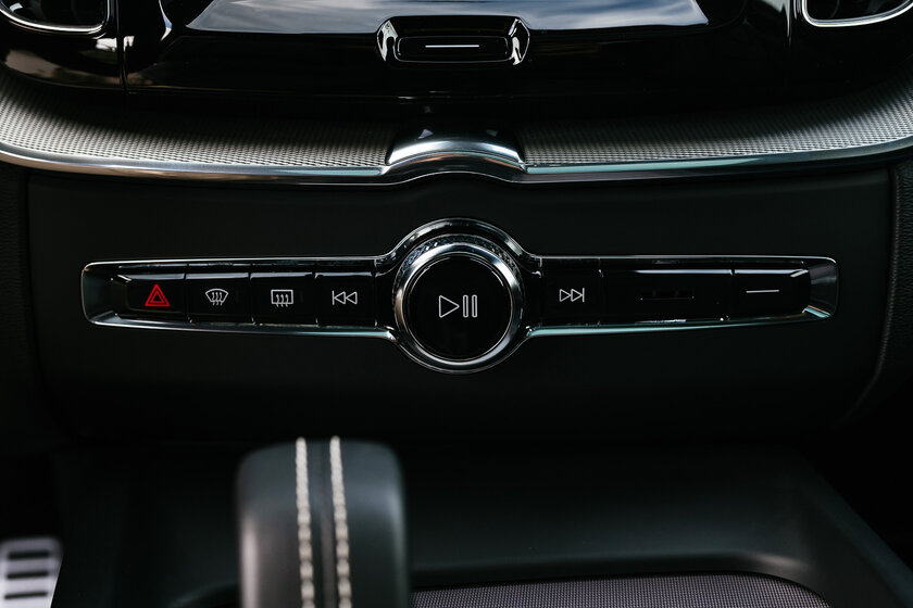 Экстаз электродвигателя и ДВС. Тест-драйв плагин-гибрида Volvo XC60 Recharge (2021) — Интерьер и экстерьер. 21