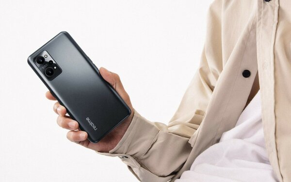 Realme выпустила смартфон с гелевым охлаждением и откликом дисплея в 600 Гц
