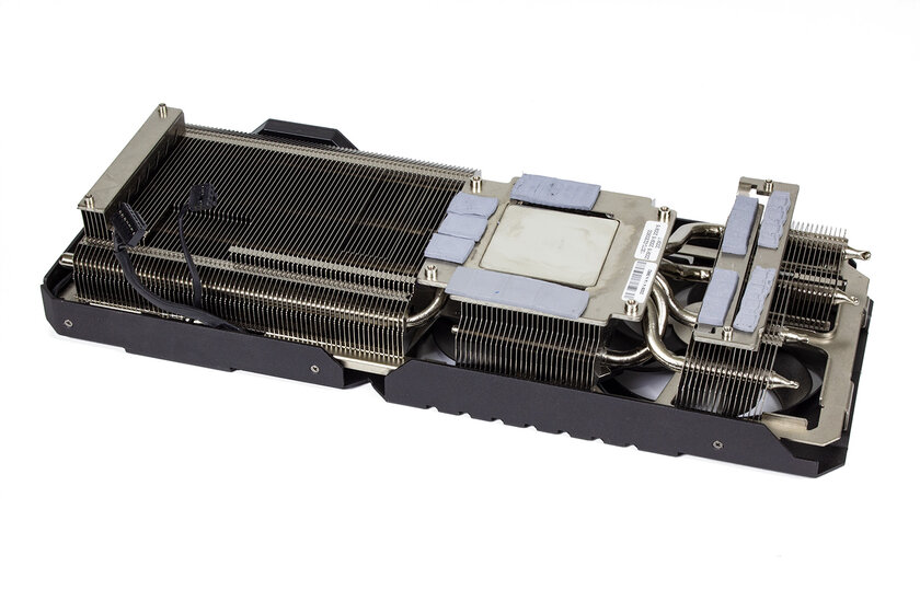 Обзор ASUS TUF Gaming GeForce RTX 3060 Ti OC: выбор чуть-выше-среднего уровня — Особенности конструкции. 1