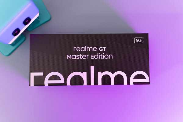 Конкурент среднебюджетным Xiaomi и Samsung. Обзор Realme GT Master Edition — Распаковка. 1