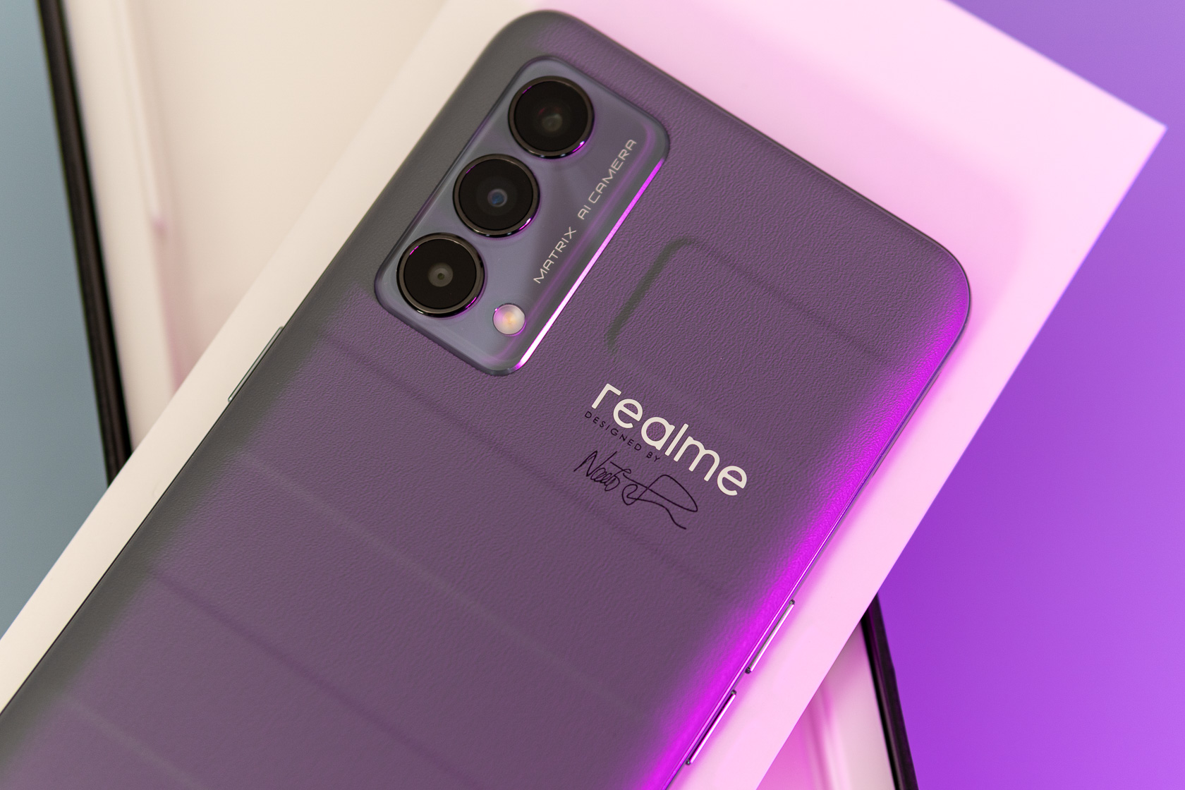 Конкурент среднебюджетным Xiaomi и Samsung. Обзор Realme GT Master Edition