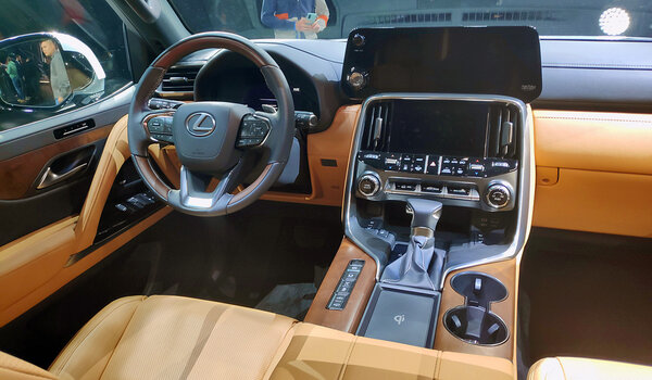 Представлен новый Lexus LX: битурбомоторы V6 и VIP-версия с раздельными креслами и дисплеем в подлокотнике