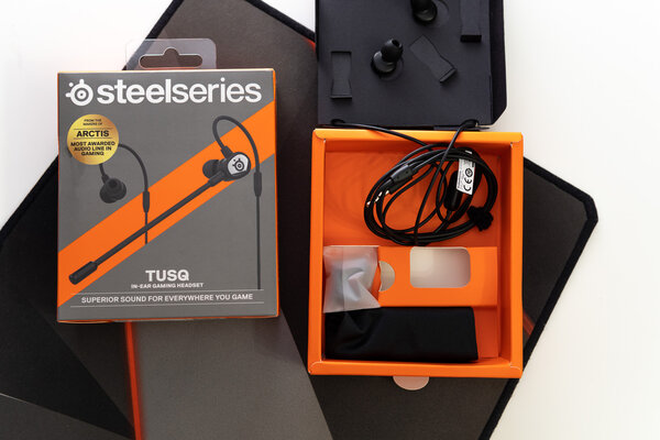 Если к TWS приделать микрофон и провода. Обзор SteelSeries Tusq для мобильного гейминга — Внешний вид и эргономика. 2