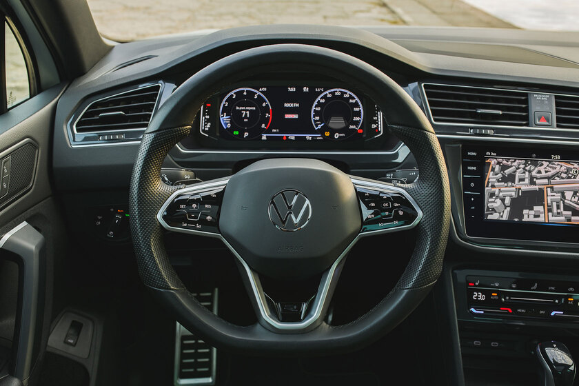 Малый повзрослел. Тест-драйв заряженного Volkswagen Tiguan R-Line (2021) — Интерьер и удобство внутри. 19
