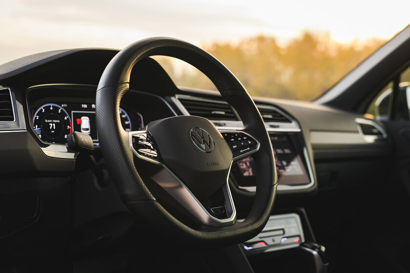 Малый повзрослел. Тест-драйв заряженного Volkswagen Tiguan R-Line (2021) — Интерьер и удобство внутри. 20