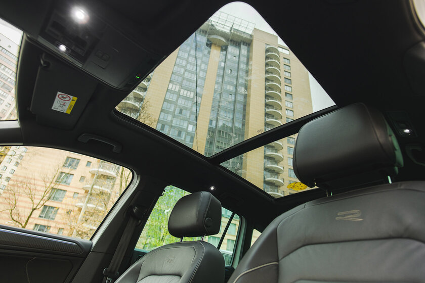 Малый повзрослел. Тест-драйв заряженного Volkswagen Tiguan R-Line (2021) — Интерьер и удобство внутри. 29