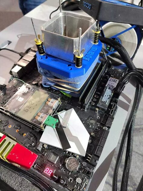 Liquid nitrogen and world record: enthusiast overclocked Intel Core i9-12900K to 6.8 GHz