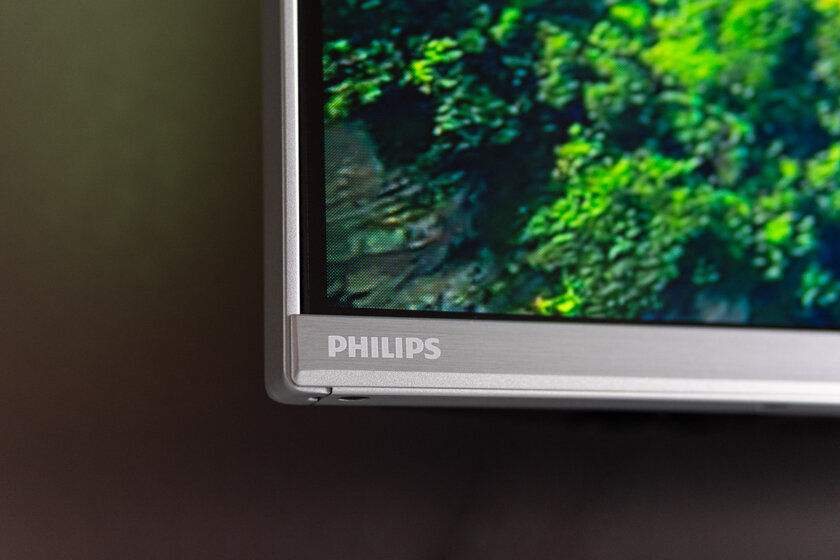 Я влюбился в технологию Ambilight: обзор премиального, но доступного телевизора Philips 58PUS8506