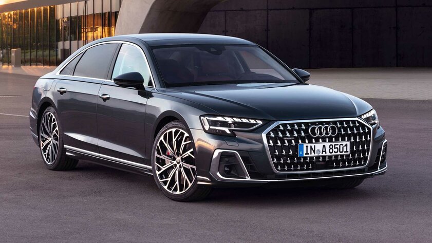 Audi обновила A8: стильная решётка, проекция и подсказки при вождении