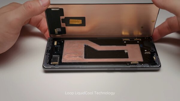 Xiaomi представила технологию охлаждения смартфонов Loop LiquidCool. Как она работает