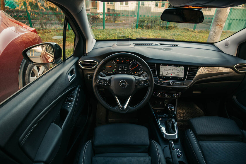 Редкий европеец на наших дорогах. Тест-драйв Opel Crossland (2021) — Интерьер. 1