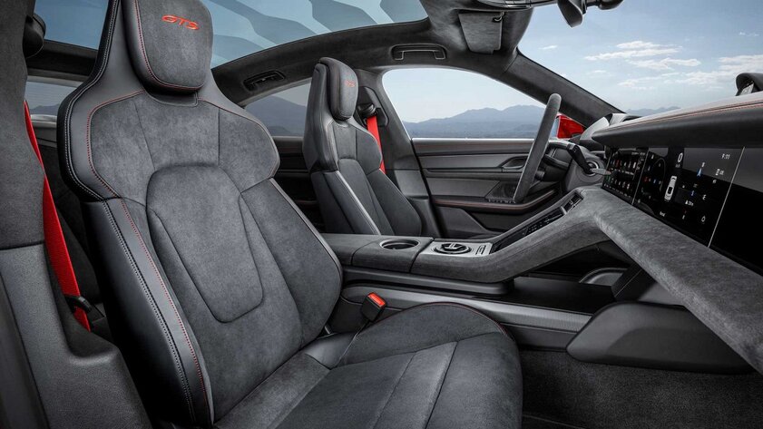 Дерзкий обвес, обновлённый салон и цена в 10 млн рублей: Porsche представила Taycan GTS