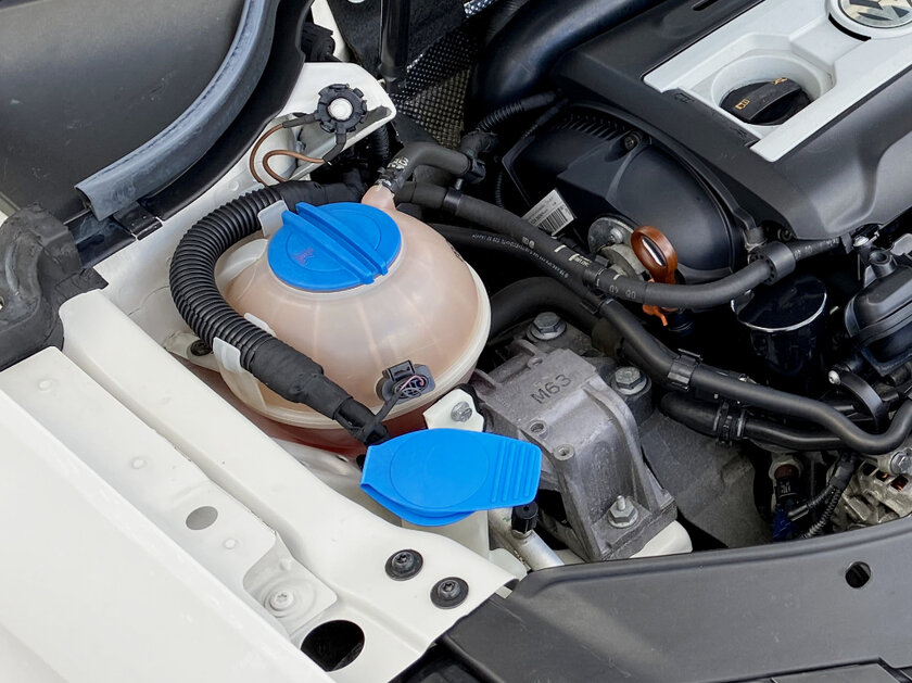 Какие жидкости есть в автомобиле. Зачем их меняют и как часто это нужно делать — Охлаждающая жидкость. 1