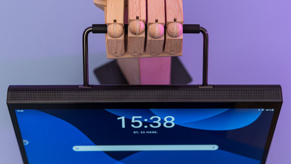 Планшет со встроенной ручкой-подставкой — гениально. Обзор Lenovo Yoga Tab 13 — Дисплей и звучание. 2