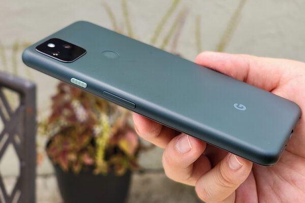 Рейтинг телефонов с большой батареей: эти 10 моделей не придётся заряжать ежедневно — Google Pixel 5a 5G. 2