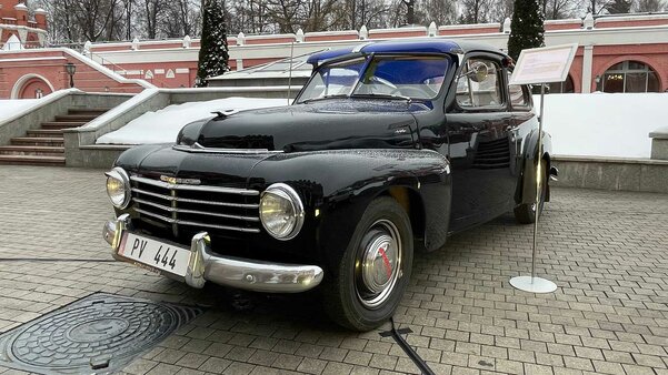 Volvo отметила 50 лет на российском рынке и показала винтажные автомобили