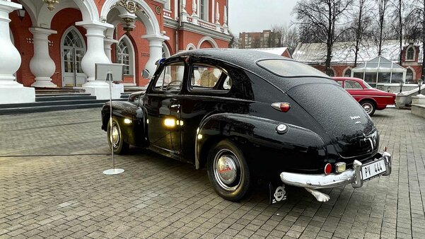 Volvo отметила 50 лет на российском рынке и показала винтажные автомобили