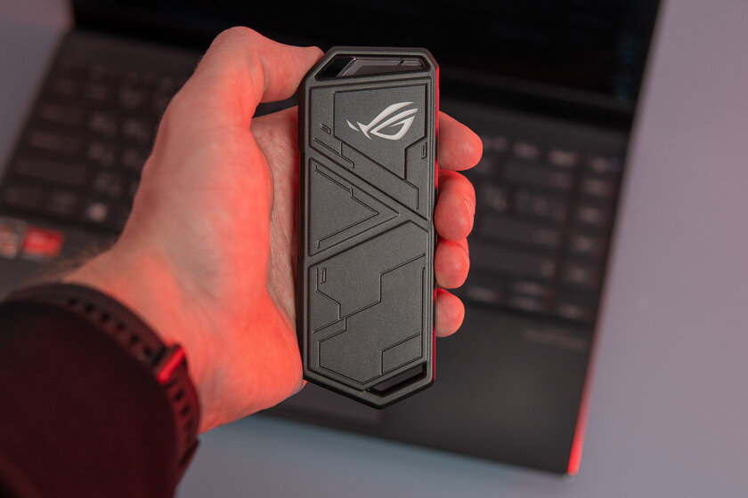 Быстрый, компактный и светящийся. Обзор ASUS ROG Strix Arion S500 — Внешний вид и форм-фактор. 1