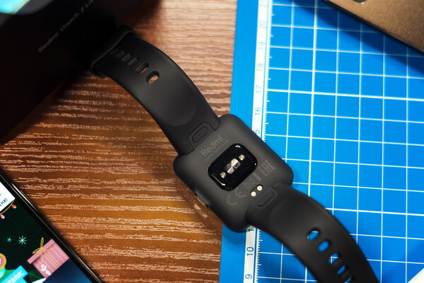 На чём экономят производители умных часов: обзор Xiaomi Redmi Watch 2 Lite — Внешний вид и эргономика. 5