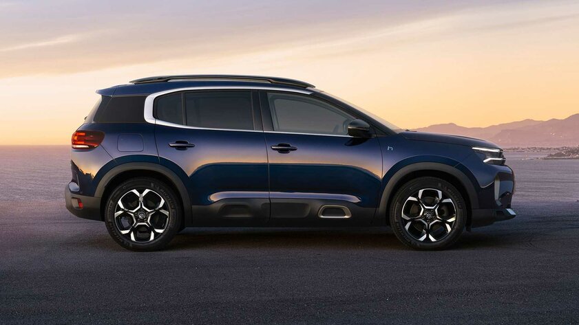 Citroen представила рестайлинговый C5 Aircross: решётка с подсветкой, яркий логотип и 18-дюймовые диски