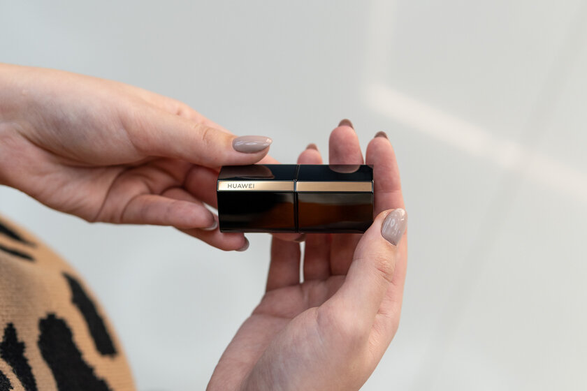 Эти наушники Huawei похожи на помаду. Тестирую FreeBuds Lipstick — Дизайн и эргономика. 1