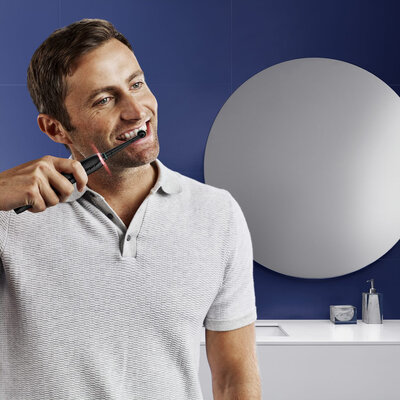 В душе мечтает каждый любитель техники. 11 идей подарков на 14 февраля — Oral-B Pro 3 — максимально технологичная зубная щетка. 1
