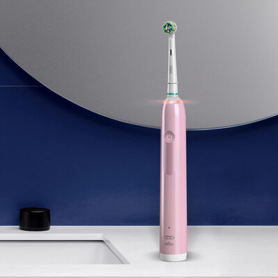 В душе мечтает каждый любитель техники. 11 идей подарков на 14 февраля — Oral-B Pro 3 — максимально технологичная зубная щетка. 5