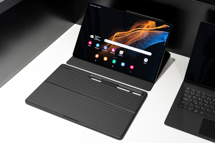 Samsung обновила флагманские планшеты и представила монструозный Tab S8 Ultra