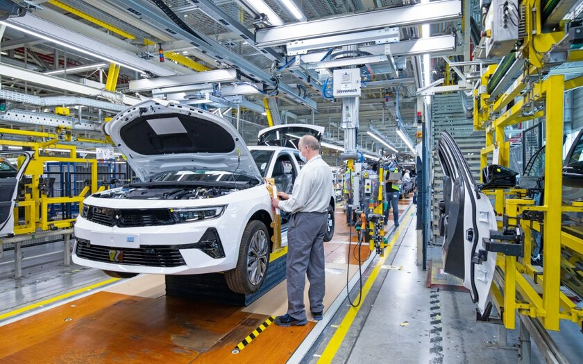 Opel запускает производство новой Astra: стильное авто привезут и в Россию