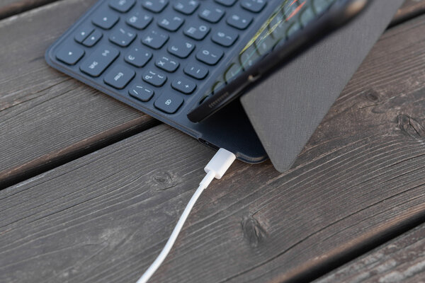 На что способен планшет за 20 тысяч рублей? Обзор Huawei MatePad 2022 — Клавиатура, стилус, мышь и уйма компромиссов. 8