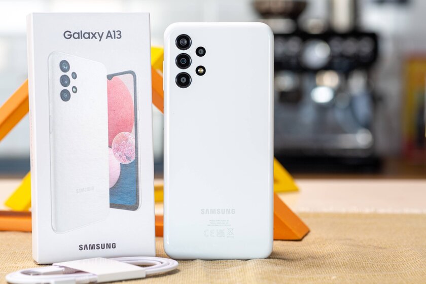 Обзор Galaxy A13: Samsung научилась делать дешёвые смартфоны, почти — Распаковка. 1