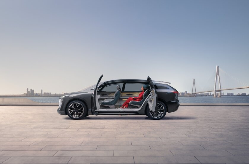 Audi представила концепт уникального минивэна: 750 км пробега и красная дорожка у дверей