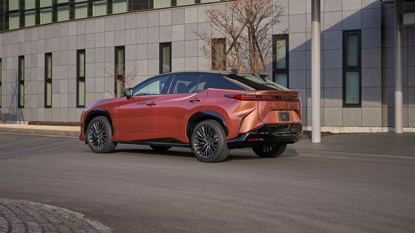 Lexus представила свой первый электрокар: продажи стартуют до конца года