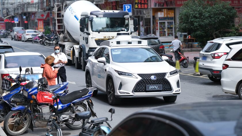 В Китае компания впервые получила лицензию на беспилотное такси