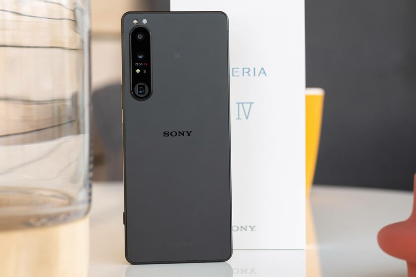 Обзор Sony Xperia 1 IV: шикарный смартфон со странными недостатками — Распаковка. 1