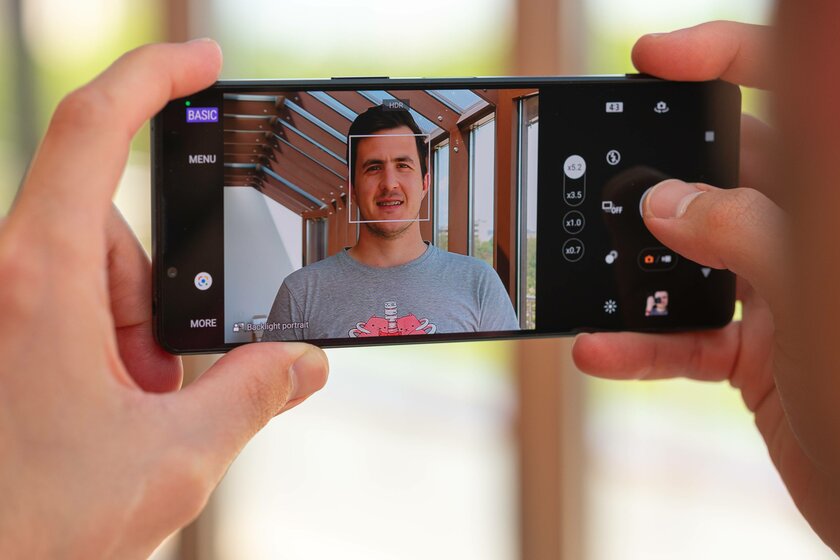 Обзор Sony Xperia 1 IV: шикарный смартфон со странными недостатками — Обновлённая тройная камера с плавным зумом. 2