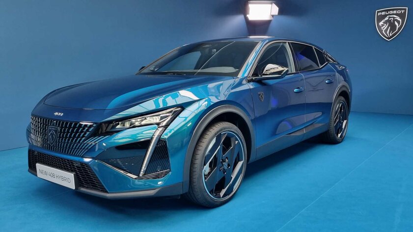 Необычная решётка, огромные экраны и стильный кузов: Stellantis представила Peugeot 408