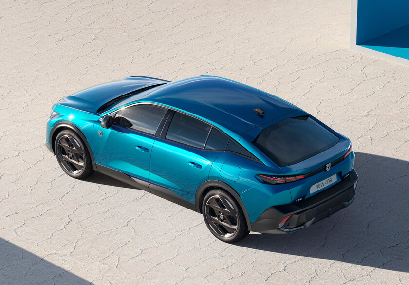 Необычная решётка, огромные экраны и стильный кузов: Stellantis представила Peugeot 408