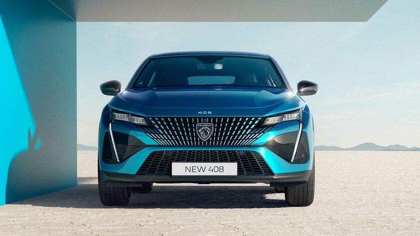 Необычная решётка, огромные экраны и стильный кузов: Stellantis представила Peugeot 408