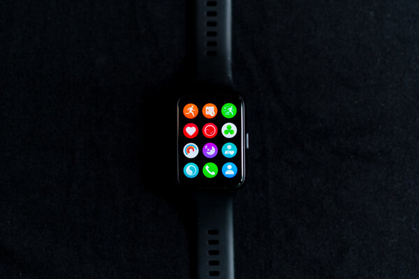 Лучшее от фитнес-браслетов и умных часов. Обзор Huawei Watch Fit 2 — Интерфейс. 1