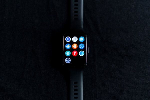 Лучшее от фитнес-браслетов и умных часов. Обзор Huawei Watch Fit 2 — Интерфейс. 2