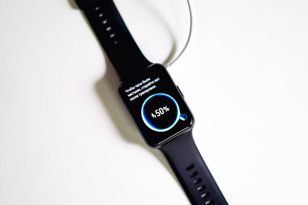 Лучшее от фитнес-браслетов и умных часов. Обзор Huawei Watch Fit 2 — Автономность. 1