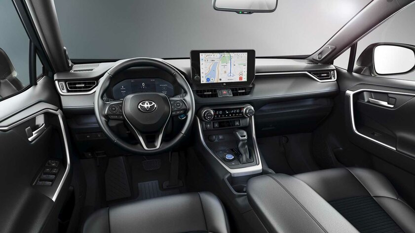 Toyota обновила RAV4: голосовой помощник, цифровая приборная панель и большой экран