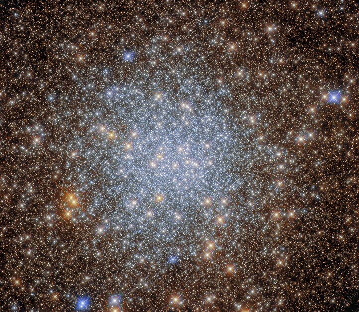 Настоящая сокровищница: Хаббл прислал невероятный снимок шарового скопления звёзд