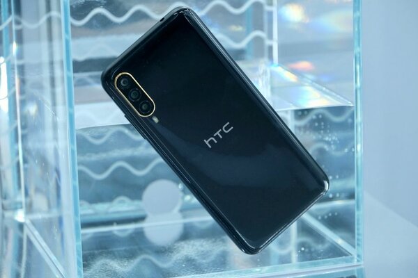 HTC вернулась к флагманам — представлен необычный Desire 22 Pro с VR и AR