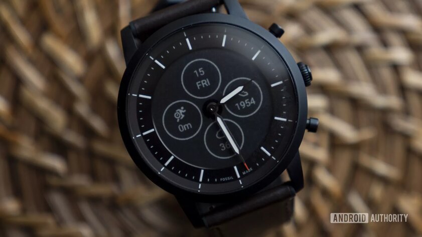 Когда хочешь умные часы, но обожаешь стрелки: обзор Fossil Hybrid HR — Дизайн и дисплей. 2