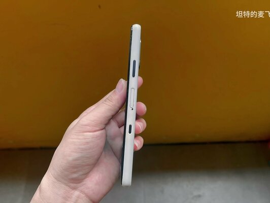 Идеальный смартфон? Китаец встроил iPhone в корпус Sony с клавиатурой BlackBerry