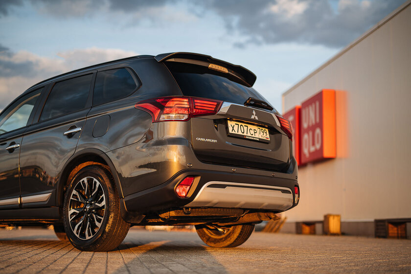 Старый конь, что борозды не портит. Тест-драйв Mitsubishi Outlander 2021