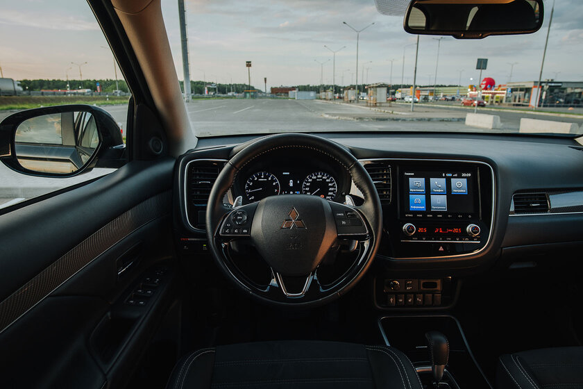 Старый конь, что борозды не портит. Тест-драйв Mitsubishi Outlander 2021