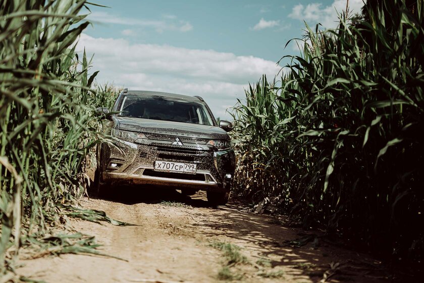 Старый конь, что борозды не портит. Тест-драйв Mitsubishi Outlander 2021